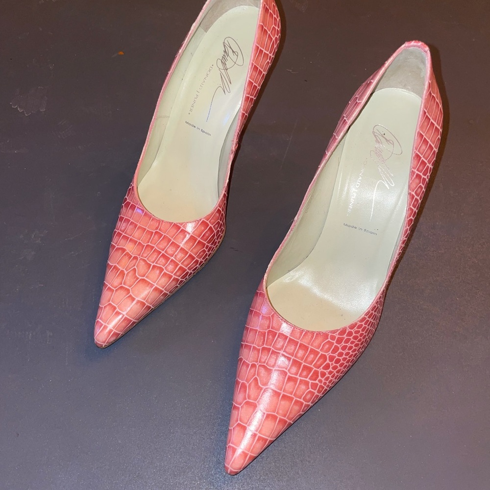Donald J Pliner Pink Pointy Toe Pumps size 10
